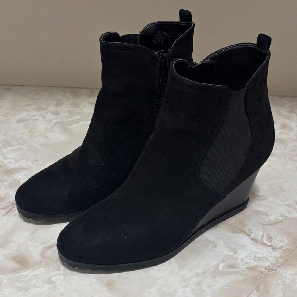 Unisa wedge booties size 9.5